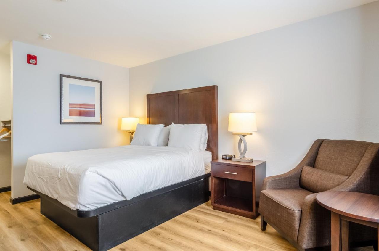 Red Lion Inn&suites Hotel 2*